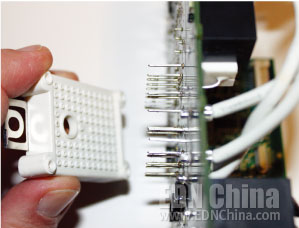 圖5，英飛凌的Easy PIM模塊是在IGBT柵極驅(qū)動卡后背的一塊插入模塊。
